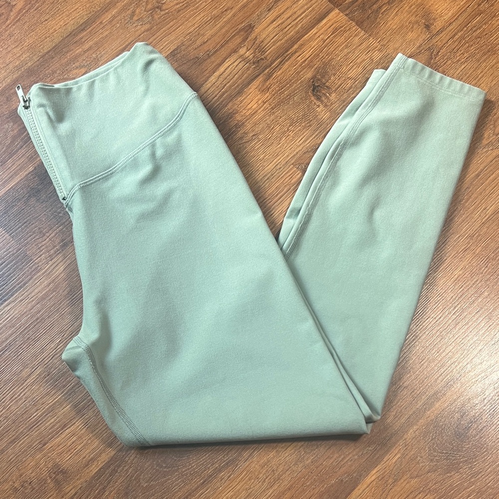 Abercrombie & Fitch - Women’s Light Green Sea Foam - Workout Leggings w zipper - Picture 7 of 7